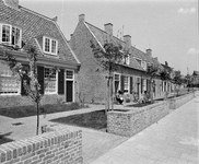 855767 Gezicht op de voorgevels van de gerestaureerde huizen Gasthuisstraat 6-hoger te Utrecht, behorend tot de ...